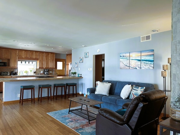 Smart TV, chimenea, futbolito, mesa de ping pong
