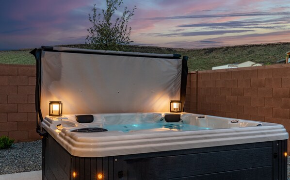 Outdoor spa tub