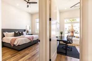 2 室のベッドルーム、アイロン / アイロン台、WiFi、ベッドシーツ