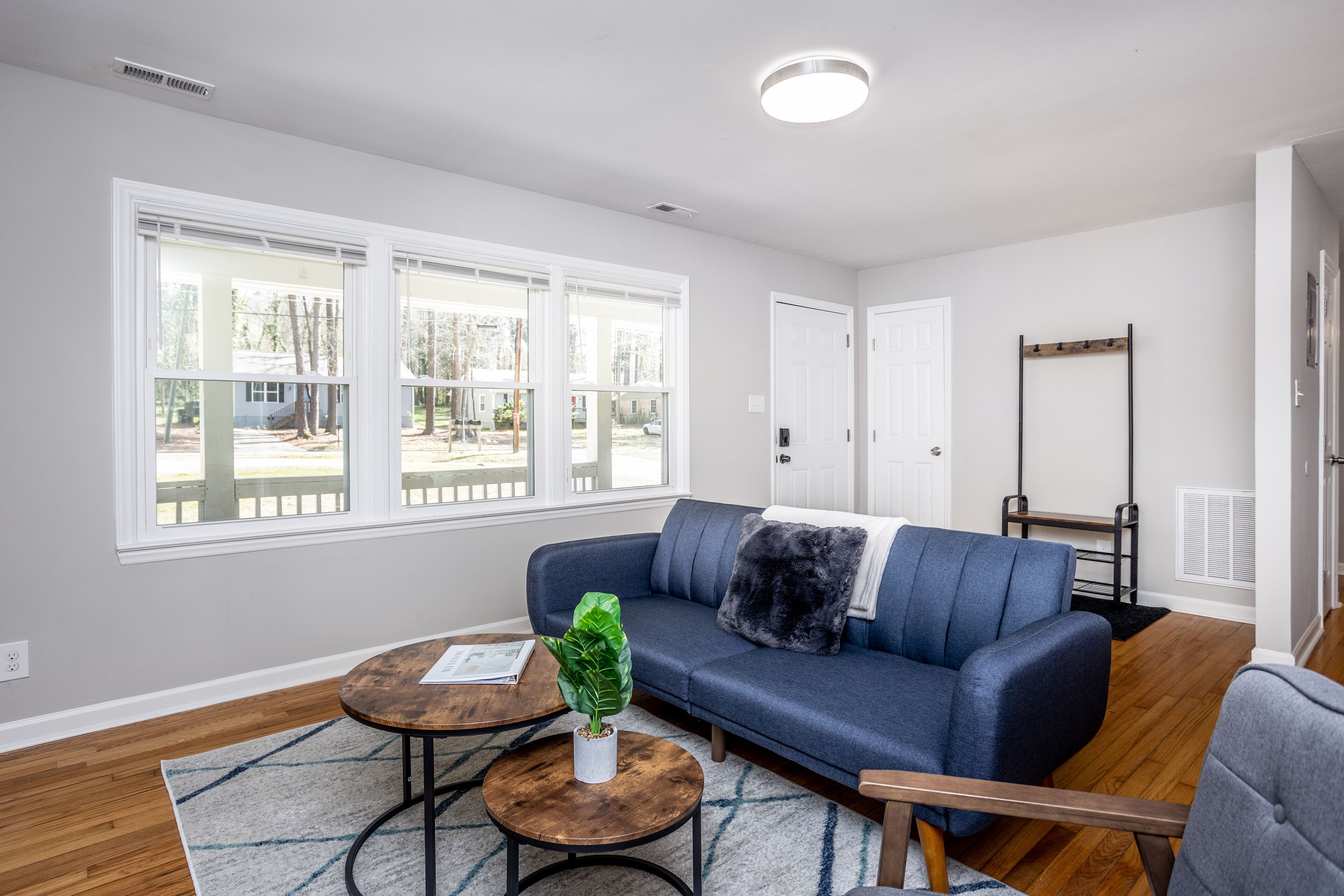 Comfortable2BR+OfficeStandingDesk - 8min->Downtown