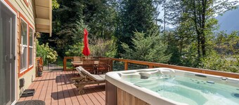 Galena's Getaway 2.0:  Spacious riverfront home in Cascades w/ hot tub on 3 acres for 4 guests