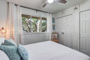 3 habitaciones, tabla de planchar con plancha, wifi y ropa de cama 