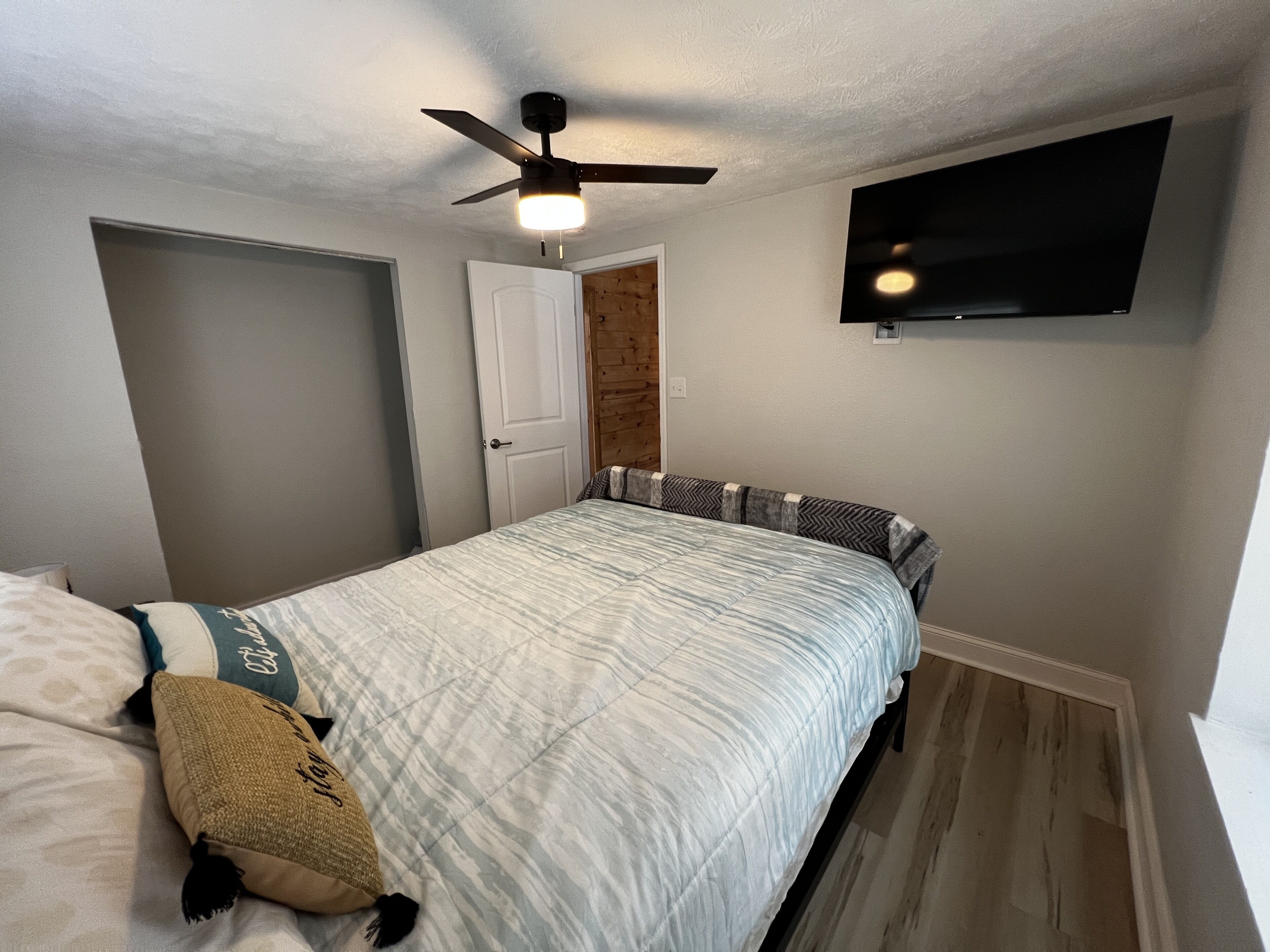 Full remodel  No trailering to the Windrock, Norris Lake and Trails close by.