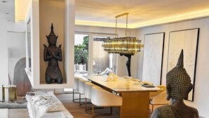 Apartemen Mewah | Makan di kamar