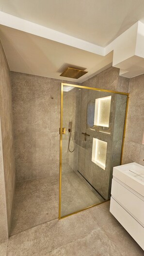 Appartamento Luxury | Bagno | Vasca e doccia separate, vasca da bagno a immersione totale