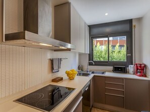 Microwave, oven, dishwasher, highchair - Beautiful apartment in villa for 10 guests with A/C, hot tub, pool, WIFI, TV and terrace (Cambrils)