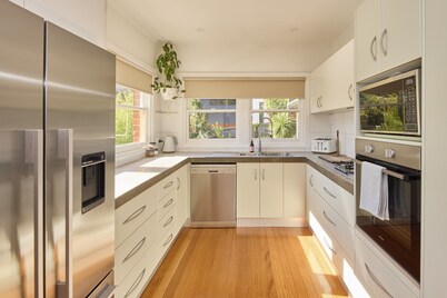 Charming Renovated Home Near Cataract Gorge – Your Perfect Launceston Getaway