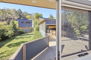Outdoor dining - Charming Renovated Home Near Cataract Gorge – Your Perfect Launceston Getaway (West Launceston)