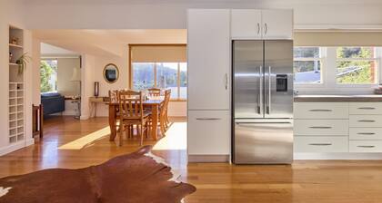 Charming Renovated Home Near Cataract Gorge – Your Perfect Launceston Getaway