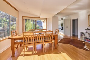 Dining - Charming Renovated Home Near Cataract Gorge – Your Perfect Launceston Getaway (West Launceston)