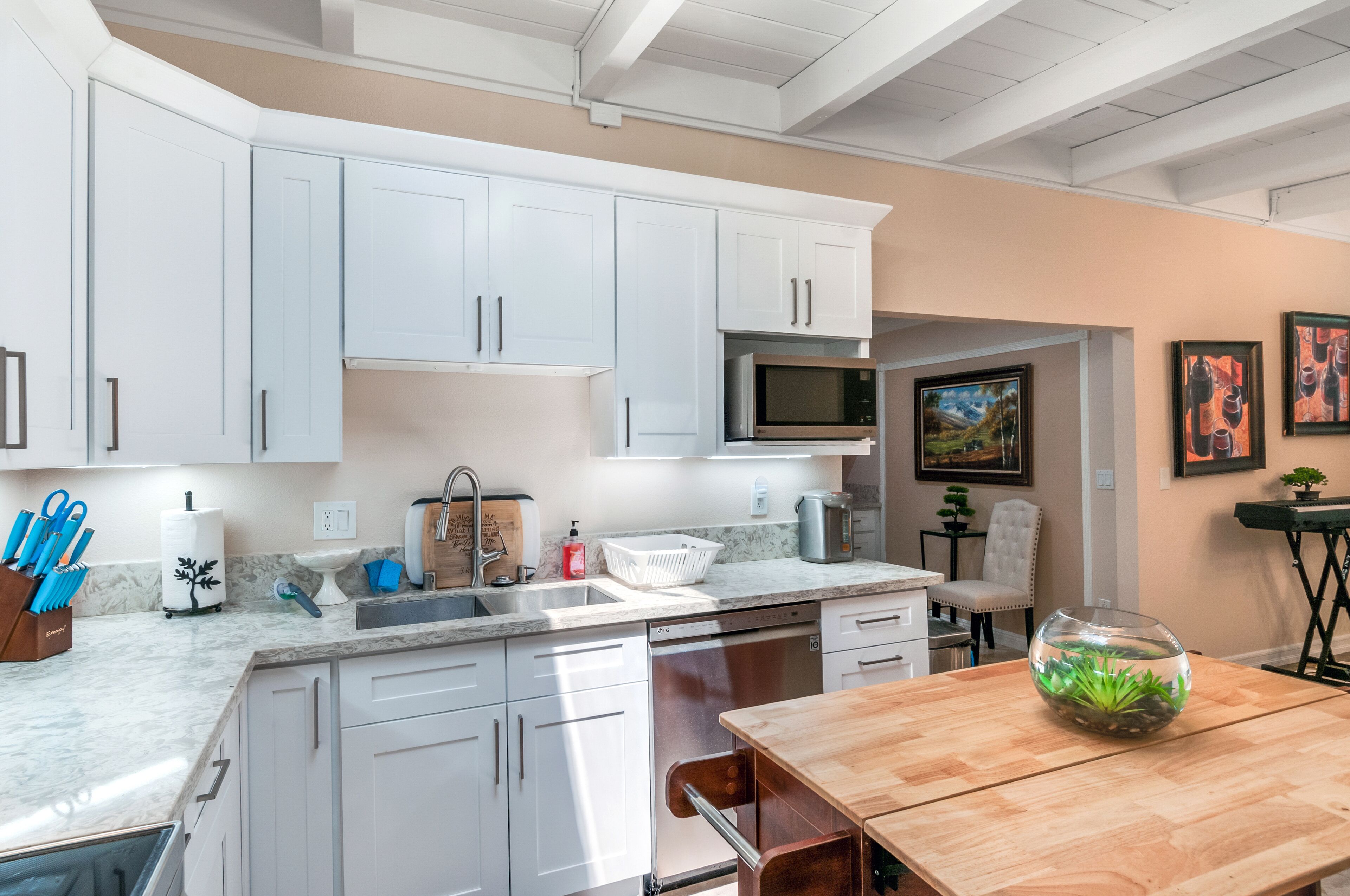 🤏👉Fwy 5~Lake/🚣‍♀️/🎣/🏊/🏀/🏖️🏐/Picnic/🛝~🚶👉🛒s~🤫cul-de-sac~Monthly😋~讲中文