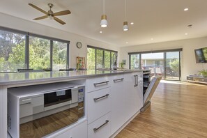 Fridge, microwave, oven, stovetop - Modern Comfort Meets Natural Beauty – A Perfect Getaway! (West Launceston)