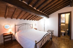 2 chambres, fer et planche à repasser, accès Internet