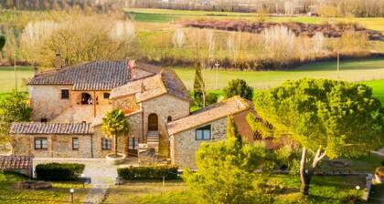 GuestHost - Ulivo-Chianti Charming Flat with Private Parking!