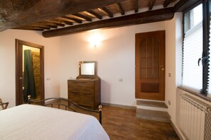 2 chambres, fer et planche à repasser, accès Internet