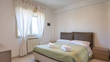 1 Schlafzimmer, Bügeleisen/Bügelbrett, Bettwäsche