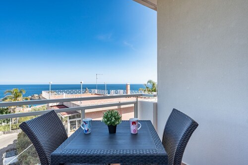 Lovely Flat with Balcony and Private Parking