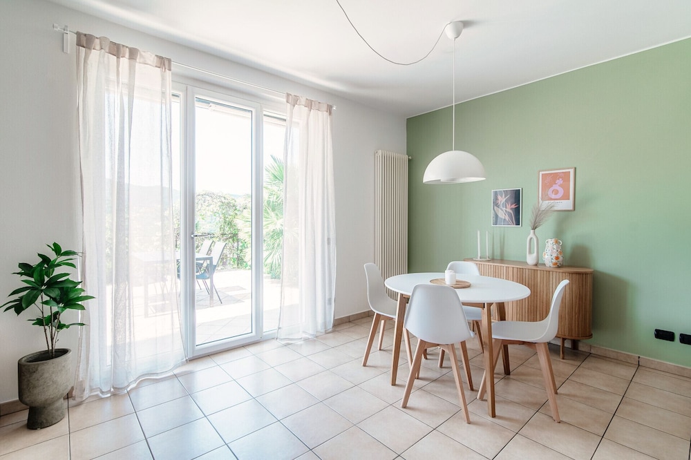Appartamento con terrazza sopra Cernobbio (Casa Olivo)