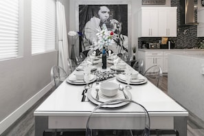 Dining - WhyDoGuestsFilmHere? Experience Luxury Close 2 The Strip - 5 Miles. Sleeps 20! (Las Vegas)