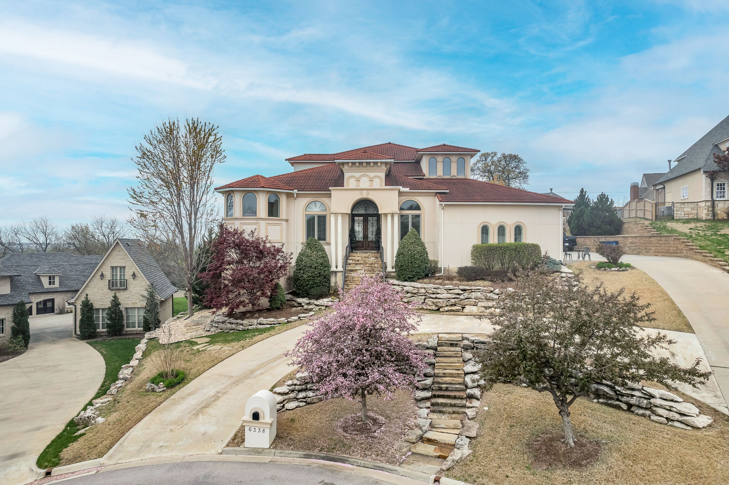 Luxury Home in Gated Neighborhood - 4 Bedrooms - 4.5 Baths - Sleeps 8