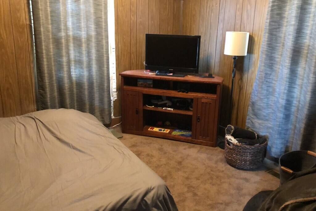 Seward/Concordia/Huskers/Lincoln/Country/Gym/Pool/Sauna/Peaceful/Farmhouse