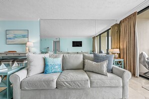 Smart TV - Seawall Perch ~ Luxurious Resort Life Beach Getaway 1bd/1.5bath (Galveston)