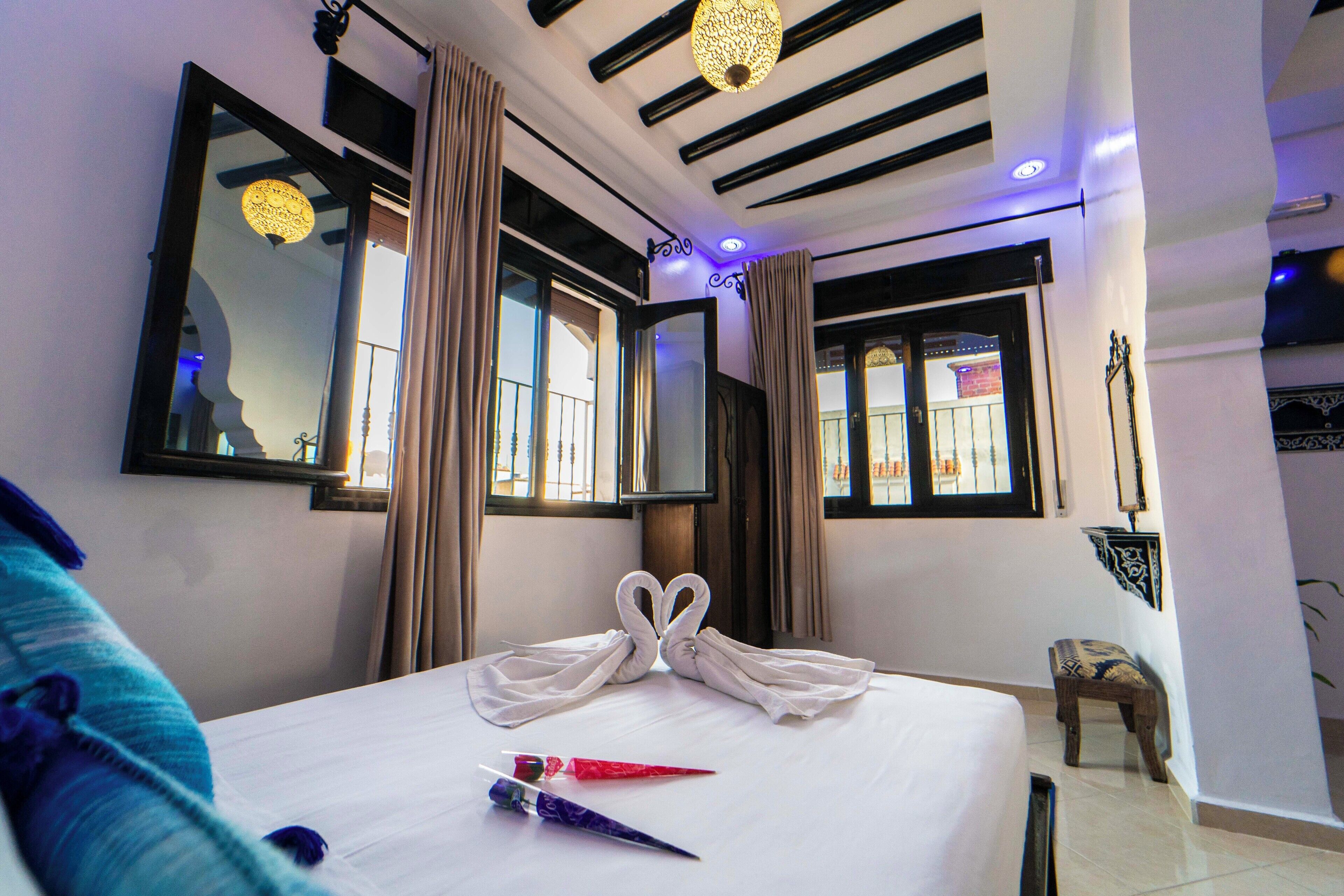 Kamar Double Standar | Minibar, tirai kedap cahaya, Wi-Fi gratis, dan seprai linen