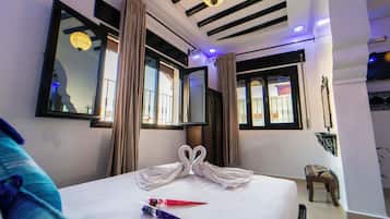 Double Room 7 | Minibar, blackout drapes, free WiFi, bed sheets