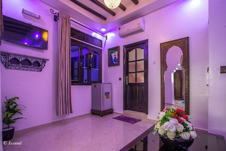 Double Room 6 | Minibar, blackout drapes, free WiFi, bed sheets. Maison D'hôtes Afassi