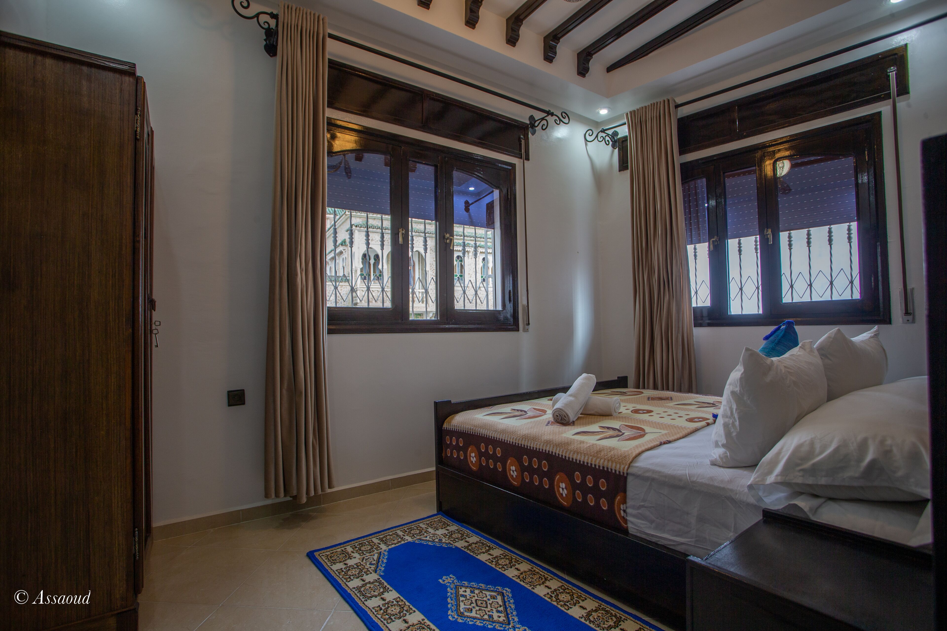 迷你吧、遮光窗帘、免费 WiFi、床单