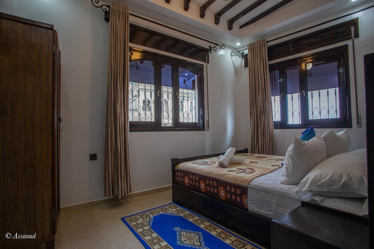 Minibar, blackout drapes, free WiFi, bed sheets