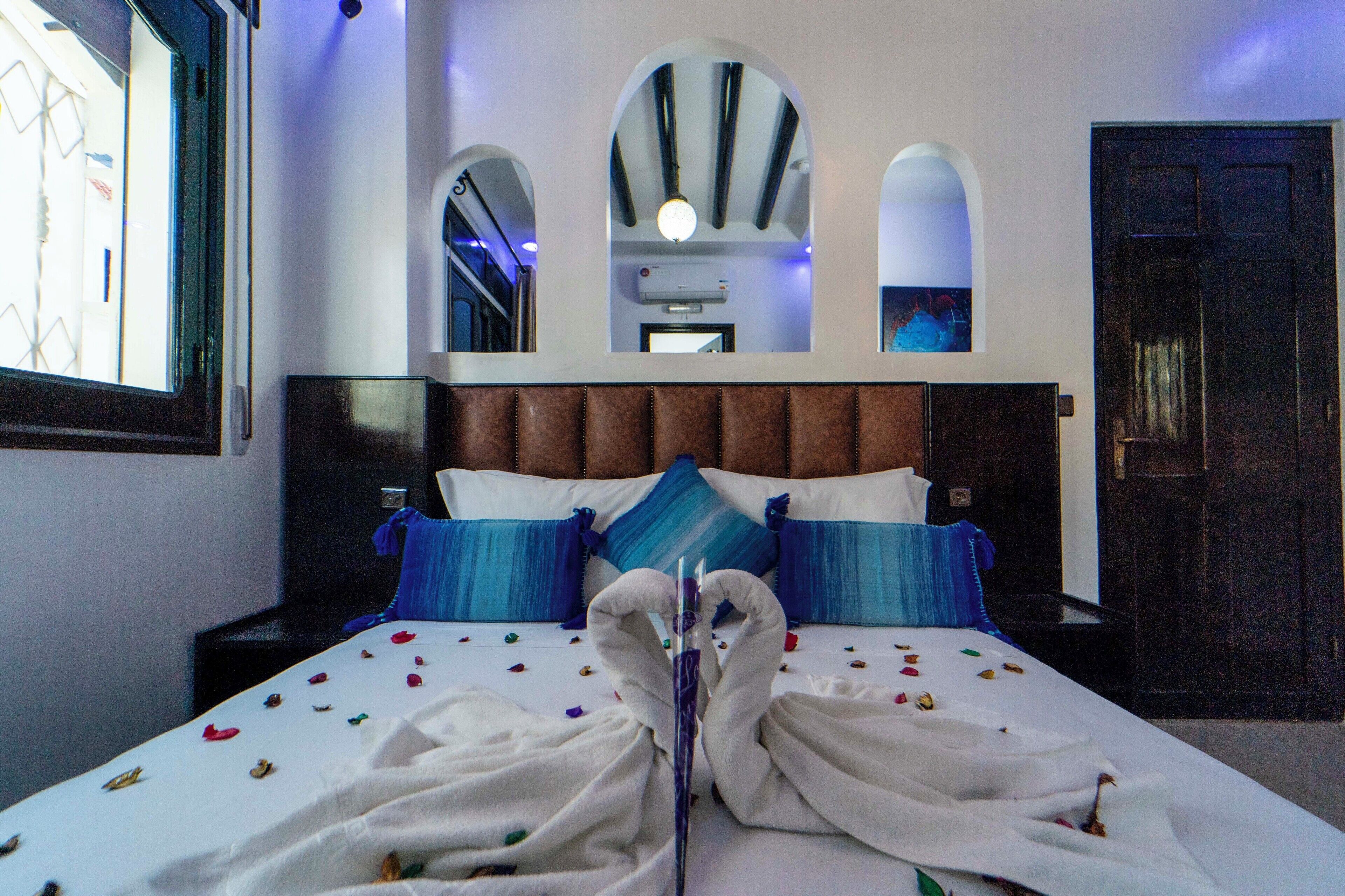 Minibar, blackout drapes, free WiFi, bed sheets