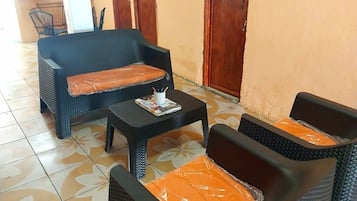 Basic-Zimmer, barrierefrei, am Strand | Wohnbereich
