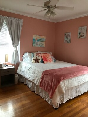 3 bedrooms, iron/ironing board, free WiFi, bed sheets - The Windsor House (Cayce)