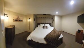 2 bedrooms, iron/ironing board, bed sheets