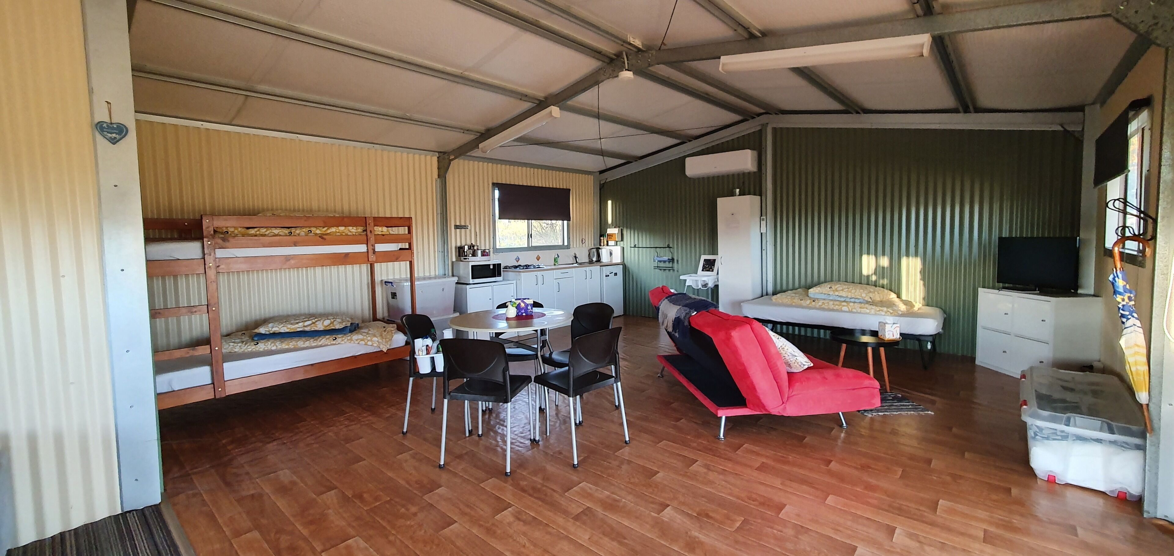 1 Schlafzimmer, Reisekinderbett, Bettwäsche