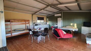 1 Schlafzimmer, Reisekinderbett, Bettwäsche