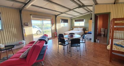 Farmstay cabins in Western Australia, close to highway.