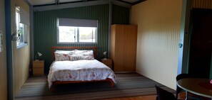 1 Schlafzimmer, Reisekinderbett, Bettwäsche