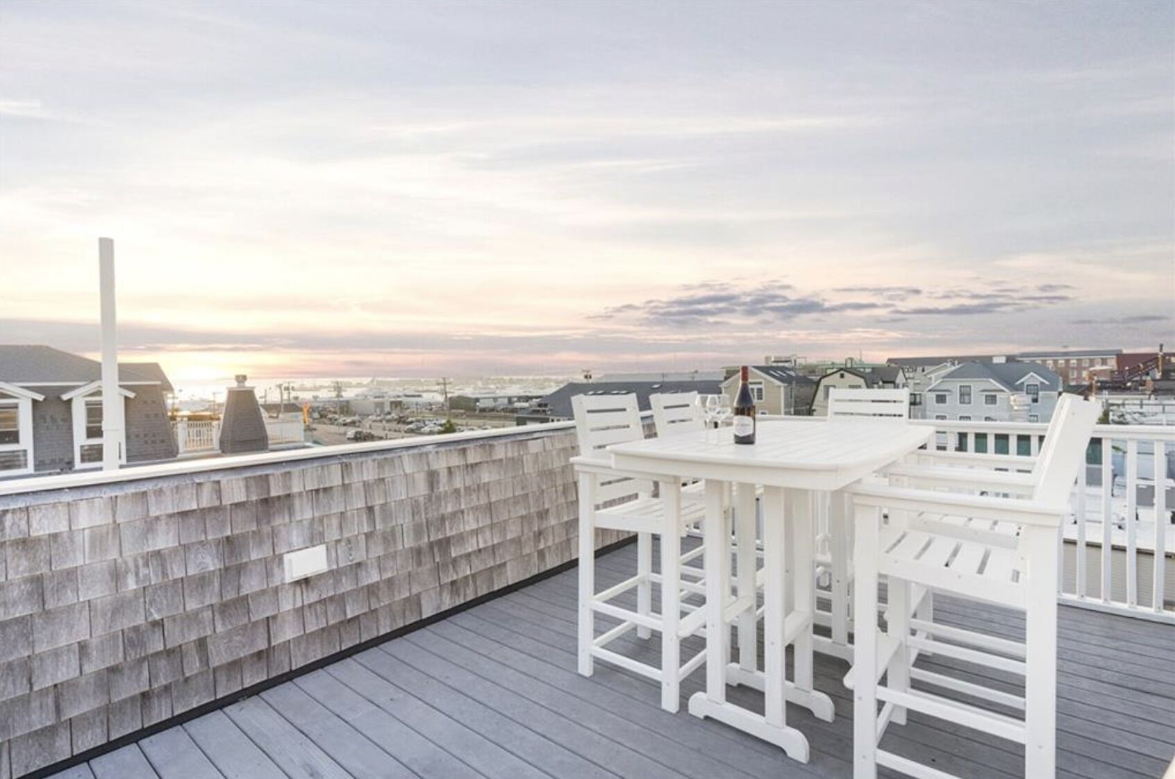 PRIVATE single-family home in heart of Newport with WATERFRONT roofdeck 