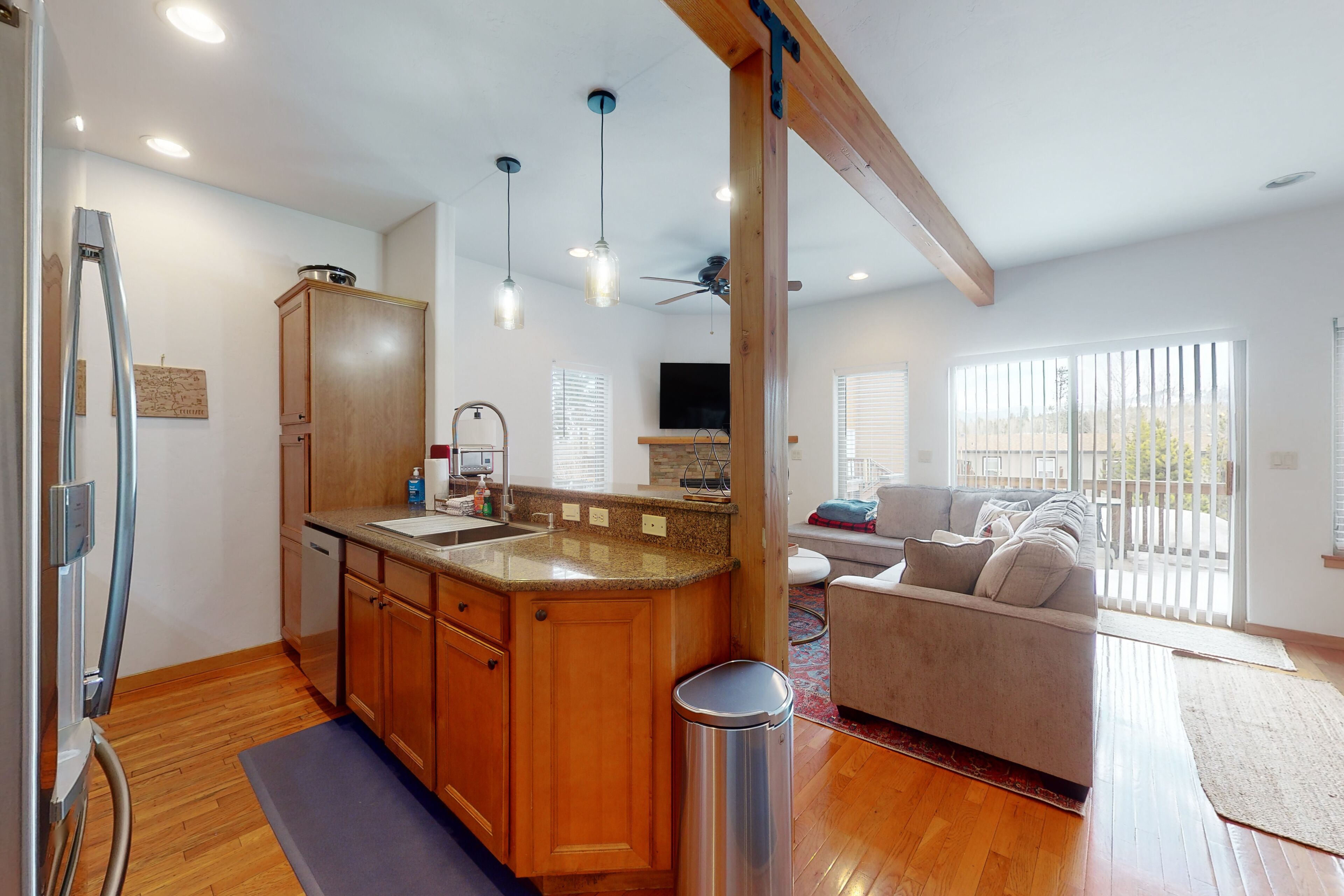 Mountain view townhome near outdoor recreation with a fireplace & washer/dryer