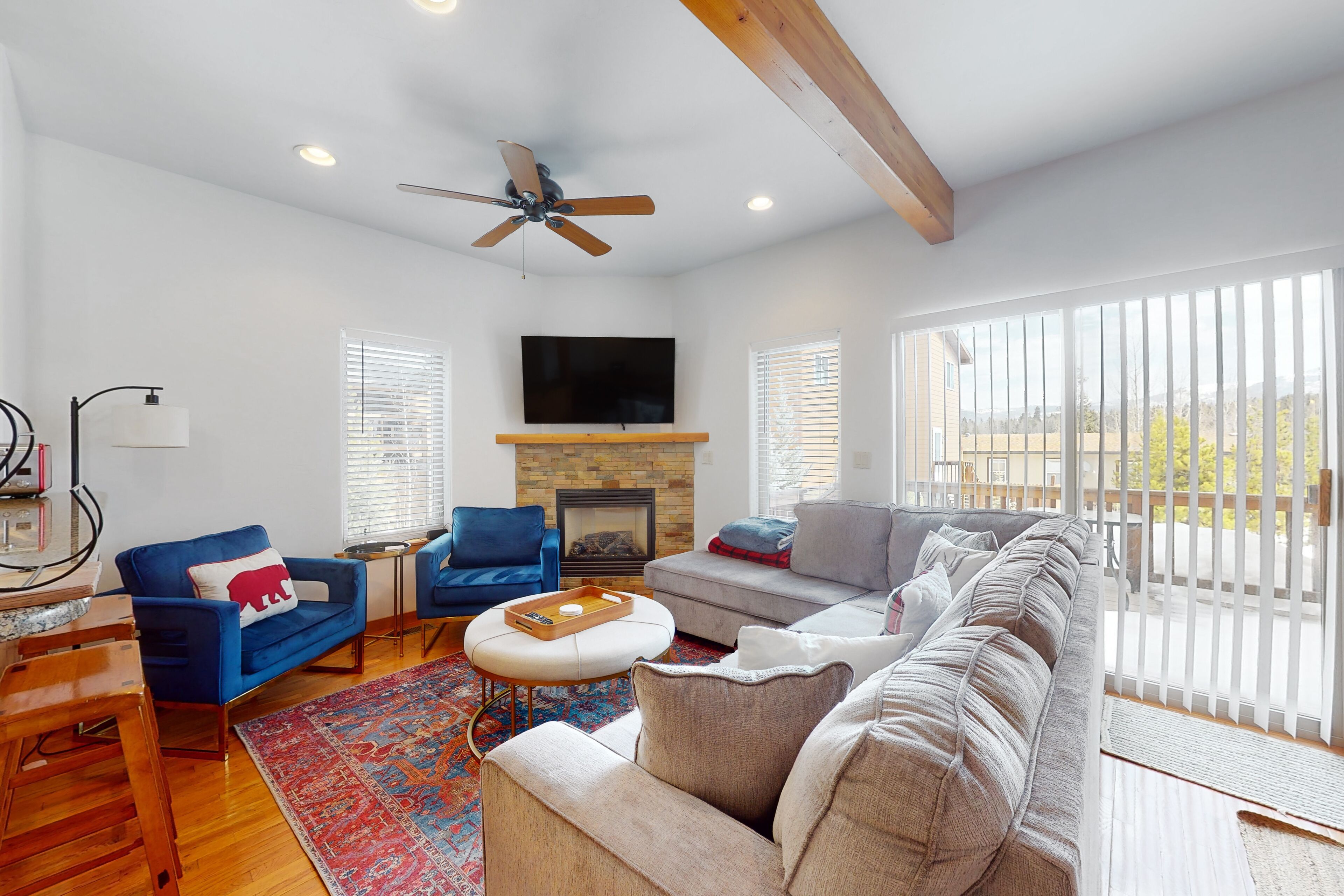 Mountain view townhome near outdoor recreation with a fireplace & washer/dryer