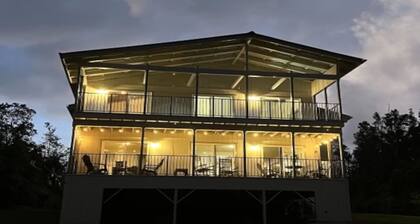 Large Home w/ 2 covered Pickleball Courts near Volcano National Park sleeps 16