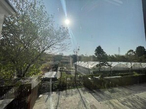 A greenhouse with a clear sky and sunlight. - Blossom Hill Hotel Nanjing Bojin (Nanjing)