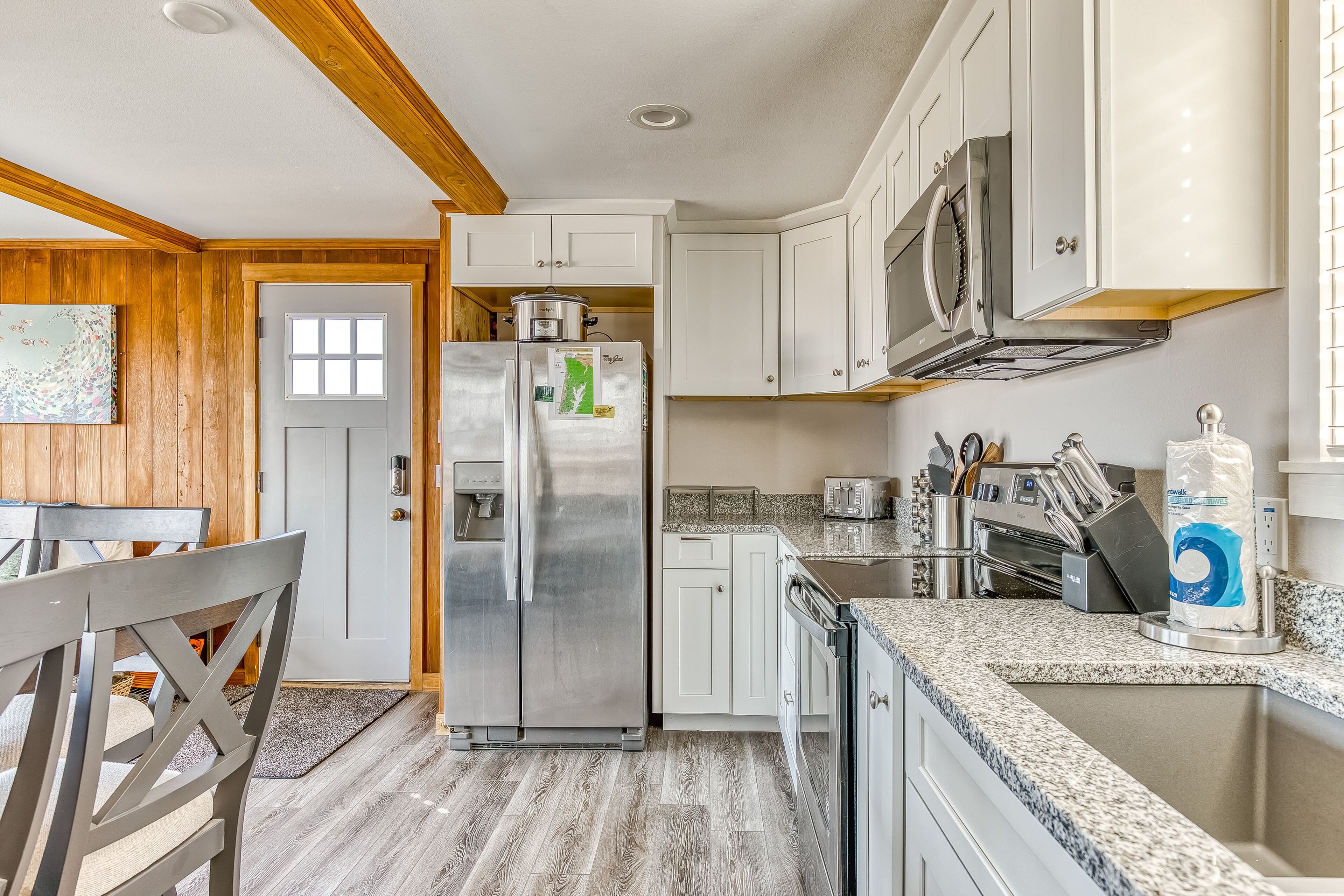 Dog-friendly home with ocean views, hot tub, deck, foosball, & fireplace