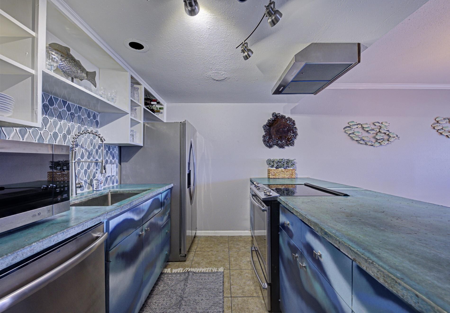 Modern & Elegant Newly Remodeled Island Condo