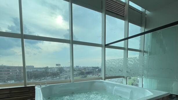 Indoor spa tub - Hotel Hostal Caps Mall (Bogotá)