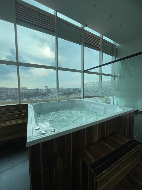 Indoor spa tub