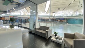 Lobby sitting area - Hotel Hostal Caps Mall (Bogotá)