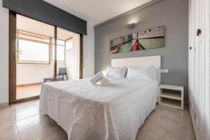 4 bedrooms, iron/ironing board, travel cot, free WiFi - Aimar Atico Duplex Playa la Pineda Port Aventura (Pineda, La)